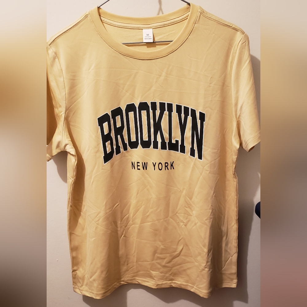 BNWOT Brooklyn New York Graphic Tee in Biege